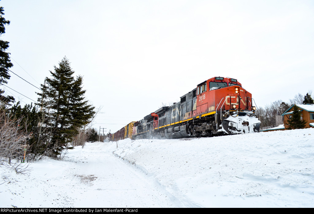 CN 2618 leads 403 near Rue de la Gare